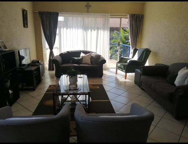 2 BEDROOM TOWNHOUSE FOR SALE IN WINDSOR EAST